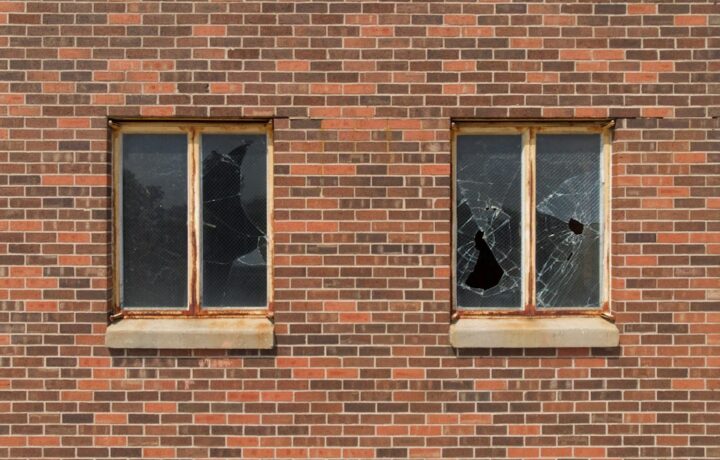 Illustrative photo of a building window, unrelated to the Netanya incident