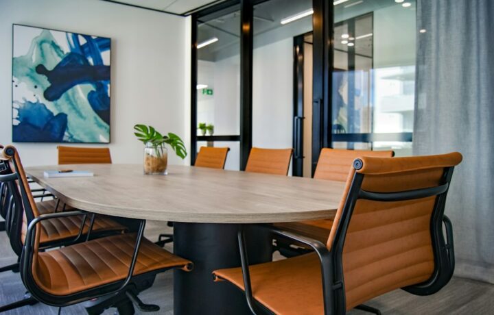 Illustrative meeting table, not a photograph of Netanya city council