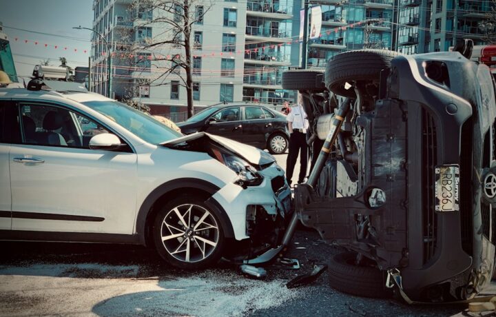 Дорожное движение; тематическая иллюстрация, не фотография ДТП у развязки Полег. Фото: Anthony Maw / Unsplash