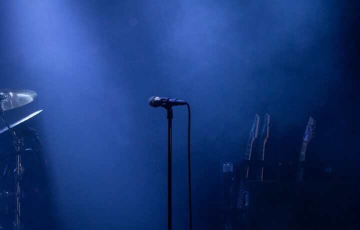 Microphone on stage — illustrative image, not a photo of the Netanya performance