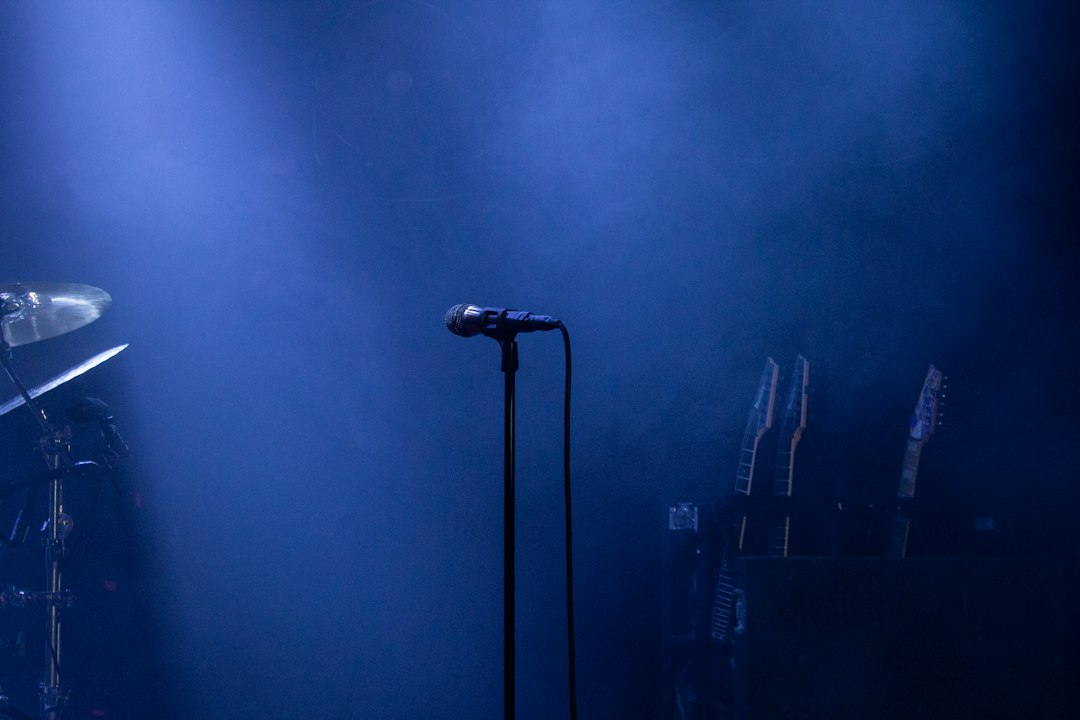 Microphone on stage — illustrative image, not a photo of the Netanya performance