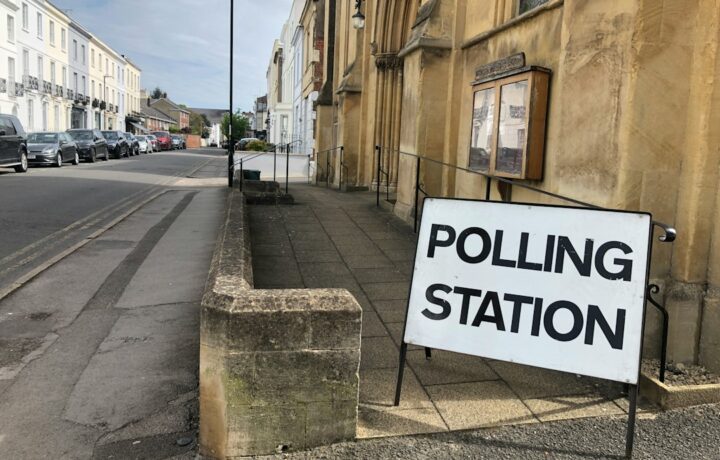 Polling station sign — illustrative stock photo, not the Netanya incident; Red Dot / Unsplash